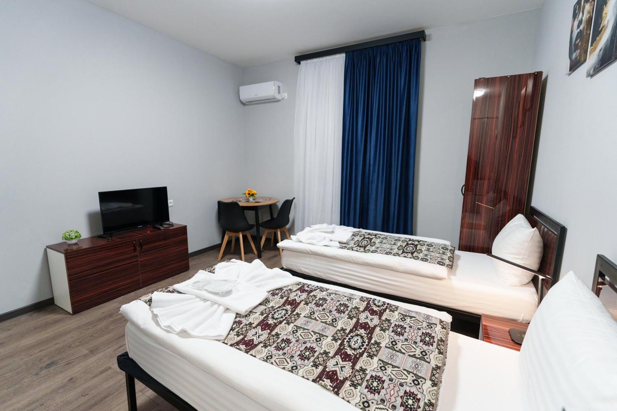 Gh Family Hotel Yerevan Exterior photo